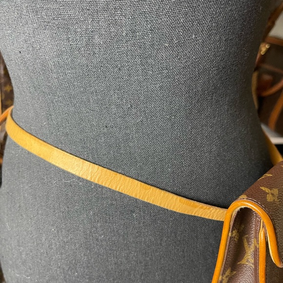 LOUIS VUITTON POCHETTE FLORENTINE. PRELOVED AND AUTHENTIC ! - Picture 2 of 11